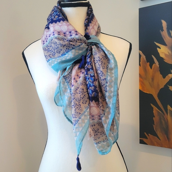 💥FREE WITH 3/$30 BUNDLE💥 Blue and Purple Patterned Scarf - Picture 1 of 5